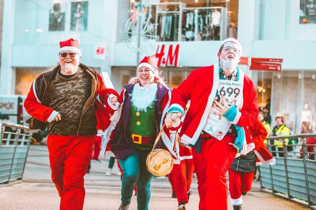 Santa Dash runners