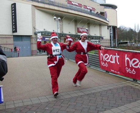 Santa Dash runners